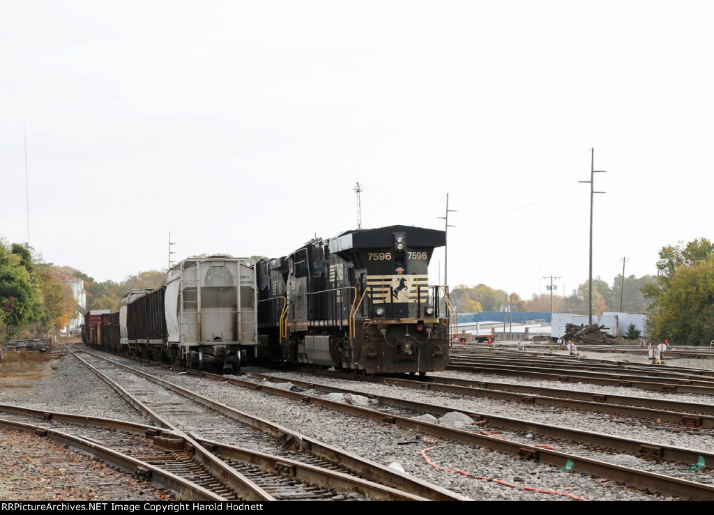 NS 7596 in Glenwood Yard